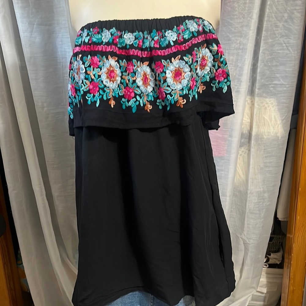 UMGEE One shoulder or strapless top. Size XL
